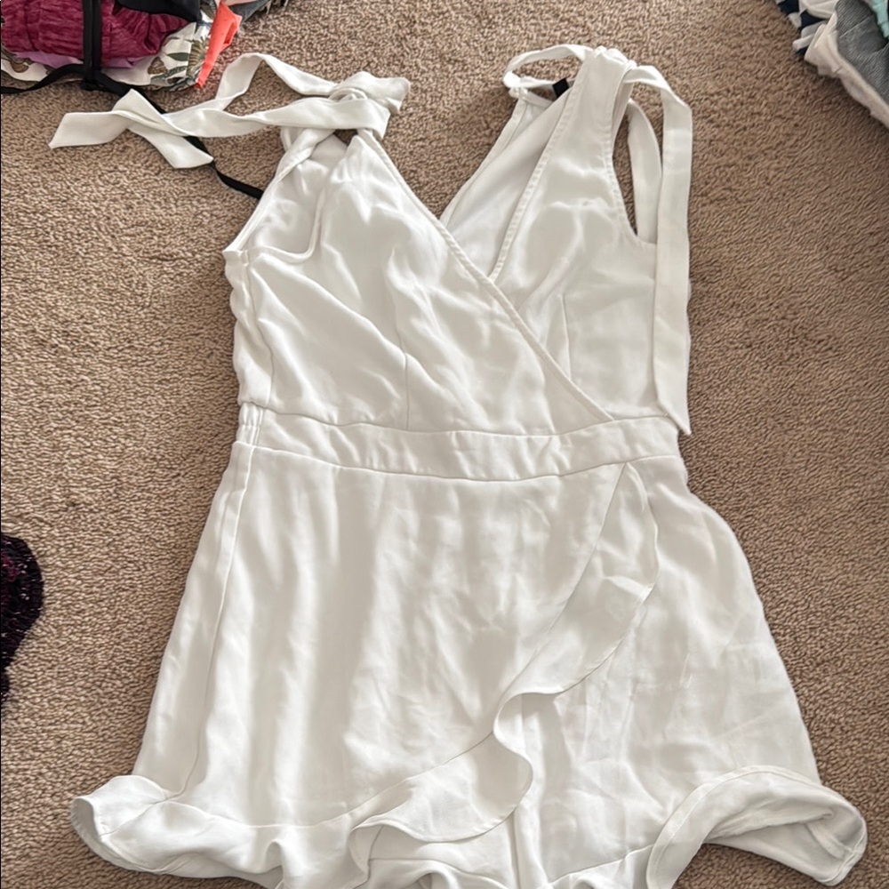 White romper like NEW